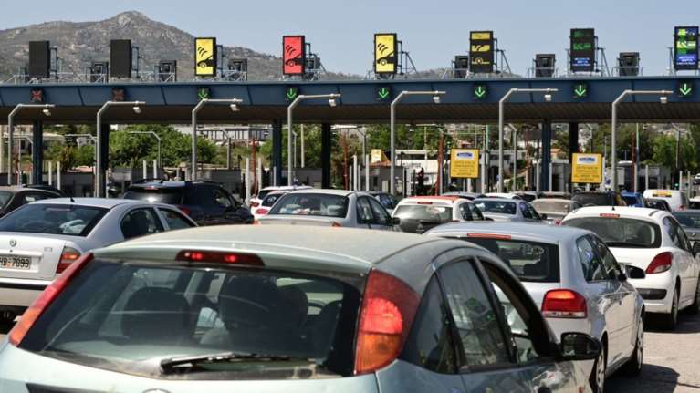 Αττική Οδός: Μεγάλες καθυστερήσεις από τροχαίο ατύχημα με τρία οχήματα στην Περιφερειακή Υμηττού