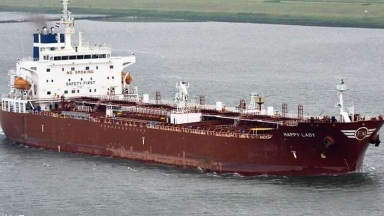 Εγκλωβισμένοι επί 15 μήνες σε πλοίο ανοιχτά της Κίνας εννιά Ελληνες ναυτικοί