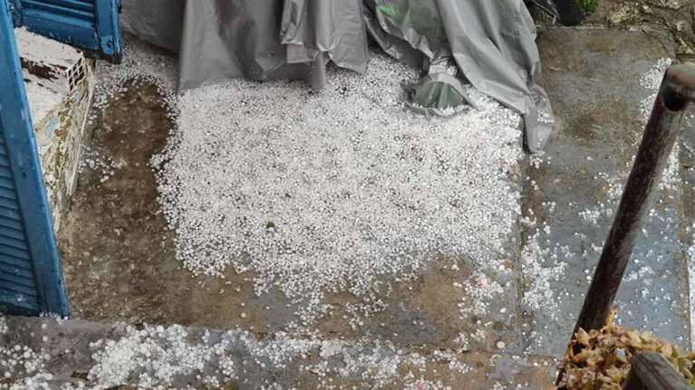 Κακοκαιρία: Σφοδρή χαλαζόπτωση στη Χαλκιδική - Άσπρισαν οι δρόμοι [Βίντεο]