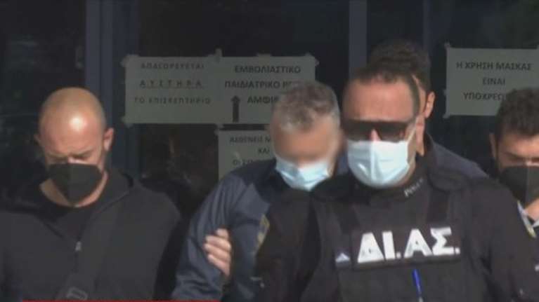 Γυναικοκτονία στην Καβάλα: Εξιτήριο για τον 55χρονο δράστη - Αμίλητος βγήκε από το νοσοκομείο [Βίντεο]