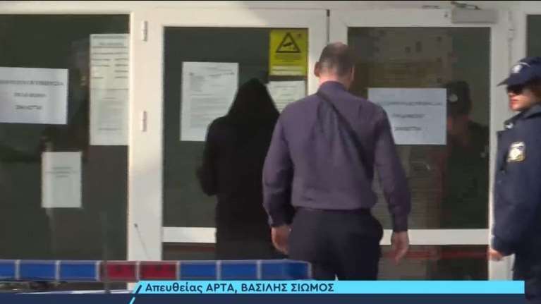 Τραγωδία στην Αρτα: &quot;Σταμάτησε το μυαλό του&quot; - Ελεύθερος με περιοριστικούς όρους ο πατέρας του βρέφους