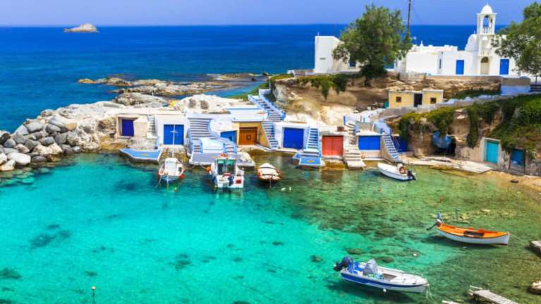 BBC: Πώς η Ελλάδα μετατρέπει τα νησιά της σε COVID-free, για να υποδεχθούν τους τουρίστες
