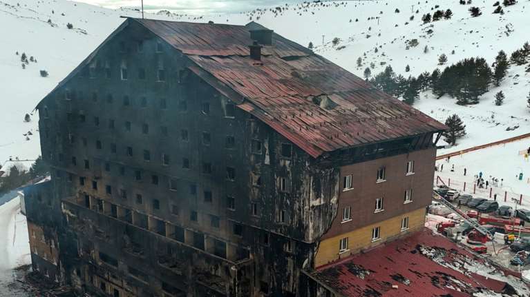 Τουρκία: Ξεκληρίστηκαν ολόκληρες οικογένειες στο ξενοδοχείο που κάηκε - Επιχειρηματίες, γιατροί και διάσημοι στη "μαύρη" λίστα