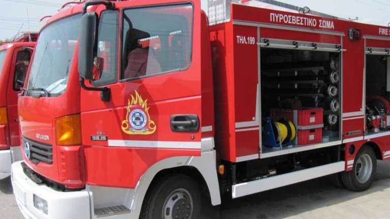 Πιερία: Φωτιά σε όχημα της Αεροπορίας Στρατού με 13 ένστολους επιβάτες
