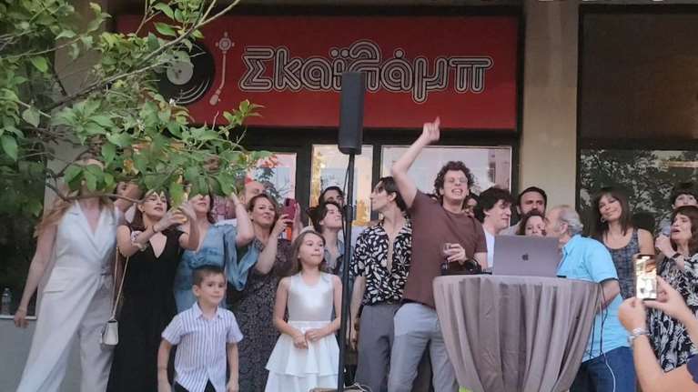 Φεύγουν τα &quot;Καλύτερά μας χρόνια&quot; - Συγκινητικές στιγμές στο μεγάλο πάρτι αποχαιρετισμού της σειράς [εικόνες - βίντεο]