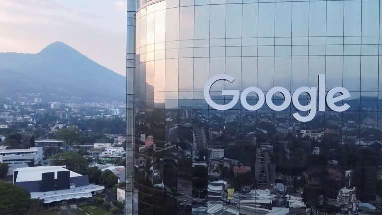 Η Google απέλυσε 28 εργαζομένους της που ζητούσαν να ακυρωθεί μια σύμβαση με το Ισραήλ