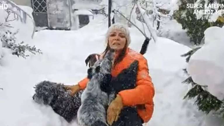 Αποκλείστηκε στα Βίλια η Λίτσα Γιαγκούση - &quot;Έχει χιονοθύελλα, είχαμε και διακοπή ρεύματος&quot; [βίντεο]