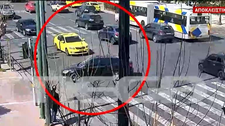 Τροχαίο στη Βουλή: Νέο βίντεο - ντοκουμέντο δείχνει καρέ καρέ πώς έγινε το δυστύχημα