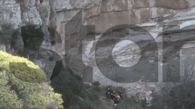 Λαύριο: Oι αγωνιώδεις προσπάθειες διάσωσης σπηλαιολόγου που έπεσε σε χαράδρα 55 μέτρων  - [Βίντεο - Εικονες]