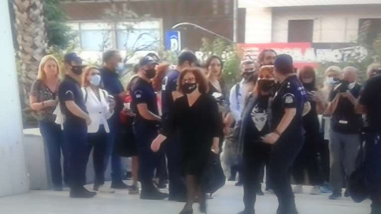 Δίκη Χρυσής Αυγής: Η στιγμή που η Μάγδα Φύσσα φτάνει στο Εφετείο [βίντεο]