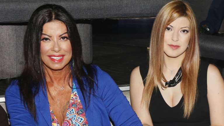 Η ανάρτηση της Όλγας Κιουρτσάκη μετά την είδηση της ρήξης της με τη μαμά της: &quot;Όσο έπαιζες το θέατρό σου...εγώ αποχωρούσα&quot;