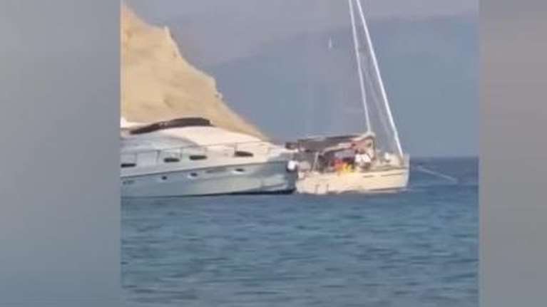 Απίστευτη σύγκρουση τριών σκαφών στην Κέρκυρα λίγα μέτρα από την ακτή