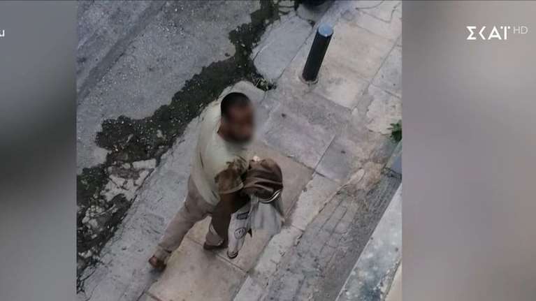 Ξυπόλητος άνδρας παρενόχλησε δύο κοπέλες σε Περιστέρι και Εξάρχεια [βίντεο]