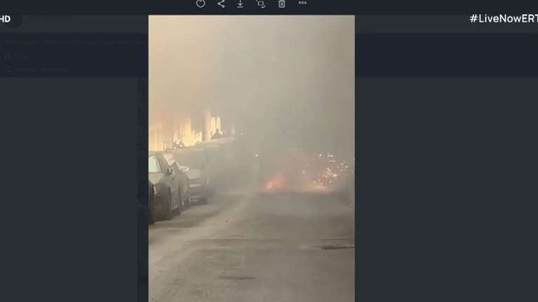 Πειραιάς: Αυτοκίνητο τυλίχθηκε στις φλόγες - Σώθηκε η οδηγός [βίντεο]