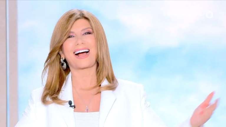 Ζήνα Κουτσελίνη: Μεγάλη αλλαγή στο look της - "Τρεις ξανθιές δεν γίνεται"