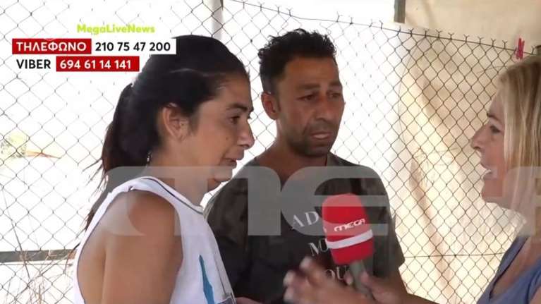 &quot;Το μωρό έκλαιγε γιατί είχε πολλή ζέστη μέσα στο σπίτι&quot;: Τι λένε οι γονείς του βρέφους που το άφηναν στο μπαλκόνι [βίντεο]