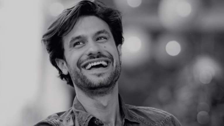 Η σπάνια φωτογραφία του Ορφέα Αυγουστίδη αγκαλιά με τη σύζυγό του, Γεωργία Κρασσα