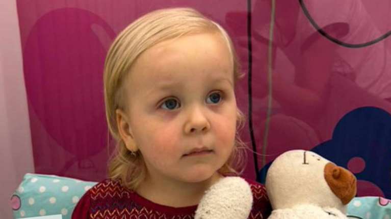 Παγκόσμια συγκίνηση για τη συγκλονιστική ιστορία της μικρής Μάντλεν: Επείγουσα έκκληση για δότες μυελού των οστών