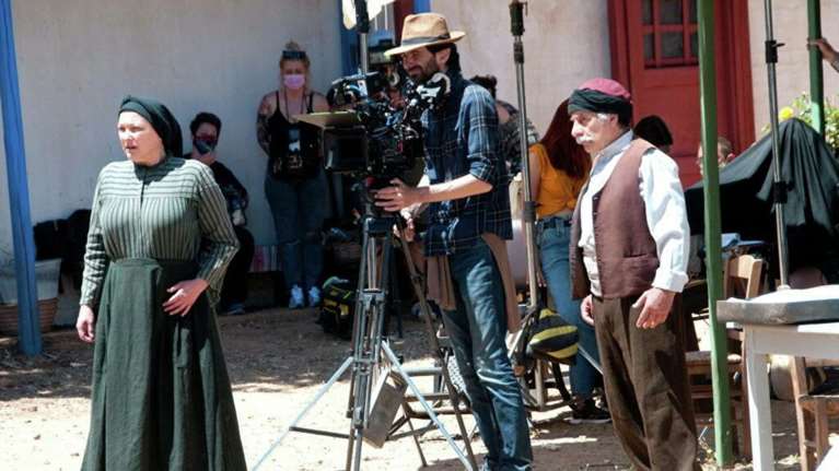 Σάρωσαν &quot;Βαρδιάνος στα σπόρκα&quot; και &quot;Καρτ Ποστάλ&quot; της ΕΡΤ: Καθήλωσαν πάνω από 500.000 τηλεθεατές