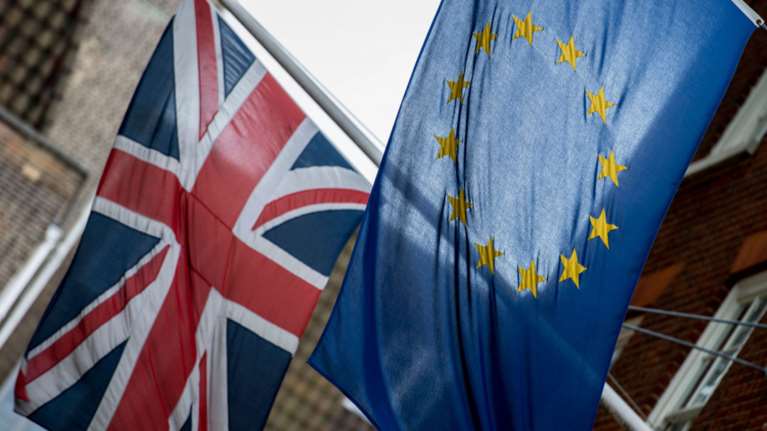 Brexit: Παράταση της προσωρινής εφαρμογής της συμφωνίας προτείνει η Κομισιόν