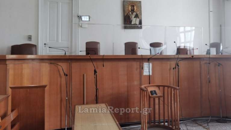 Λαμία: Στο αυτόφωρο τραγουδίστρια για κλοπή και απάτη