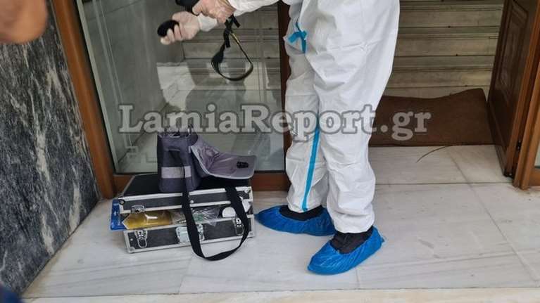 Τραγωδία στη Λαμία: 70χρονος βρέθηκε νεκρός στον καναπέ - Η δυσοσμία έκανε γειτόνισσα να ειδοποιήσει την Αστυνομία