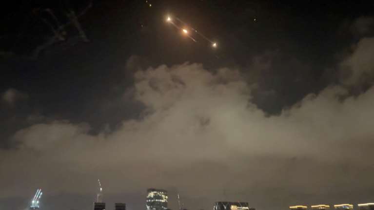 Σειρήνες στο Τελ Αβίβ μετά από εκτόξευση πυραύλου από την Υεμένη