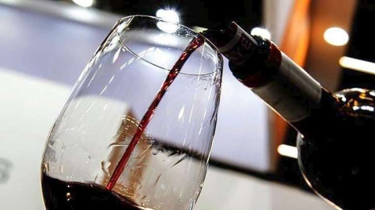 Ελλείψεις και σε μπουκάλια κρασιού προκαλεί ο πόλεμος στην Ουκρανία