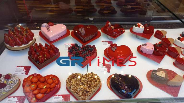 Αγιος Βαλεντίνος: Σαν τη... Θεσσαλονίκη δεν έχει - 30.000 τούρτες σε σχήμα καρδιάς [εικόνες]