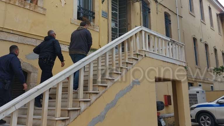 Χανιά: Αποκαλυπτικοί διάλογοι των αδίστακτων υγειονομικών που εκβίαζαν καταστηματάρχες: &quot;Αν έρθω με καμιά τρελή, θα μπλέξετε&quot;