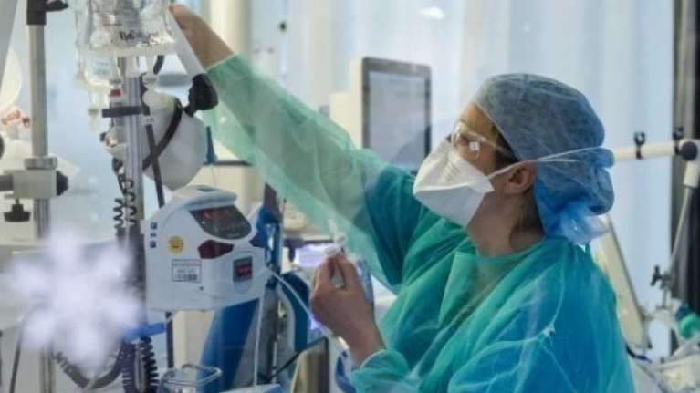 Κορονοϊός: Διασωληνώθηκε 19χρονος στο &quot;Σωτηρία&quot; - Μάχη των γιατρών για να τον σταθεροποιήσουν