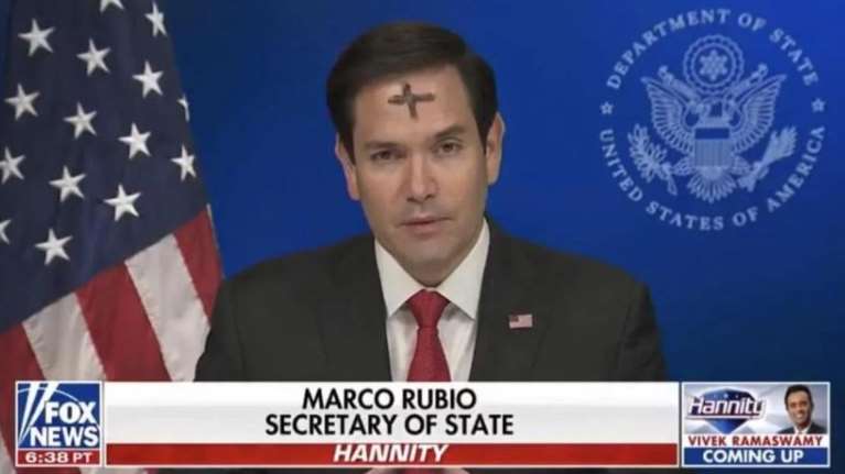 Χαμός για τον Μάρκο Ρούμπιο: Γιατί έδωσε συνέντευξη με σταυρό στο μέτωπο ο ΥΠΕΞ των ΗΠΑ  - Τι είναι η &quot;Τετάρτη των τεφρών&quot;