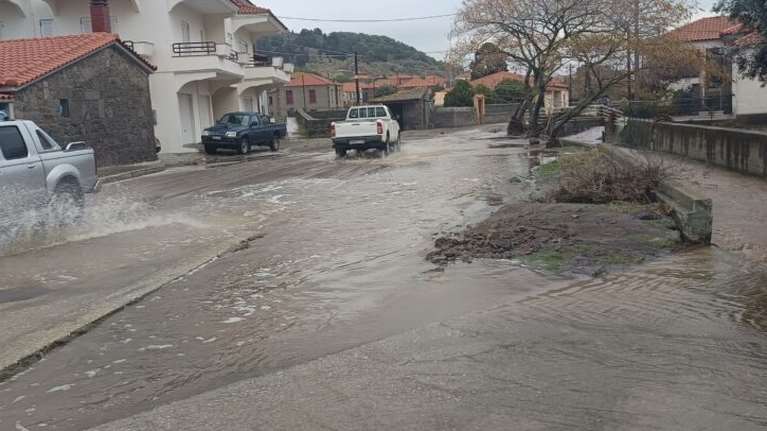 Κακοκαιρία Bora: Νεκρός κτηνοτρόφος που αγνοούνταν στη Λήμνο - Παρασύρθηκε από ορμητικό χείμαρρο