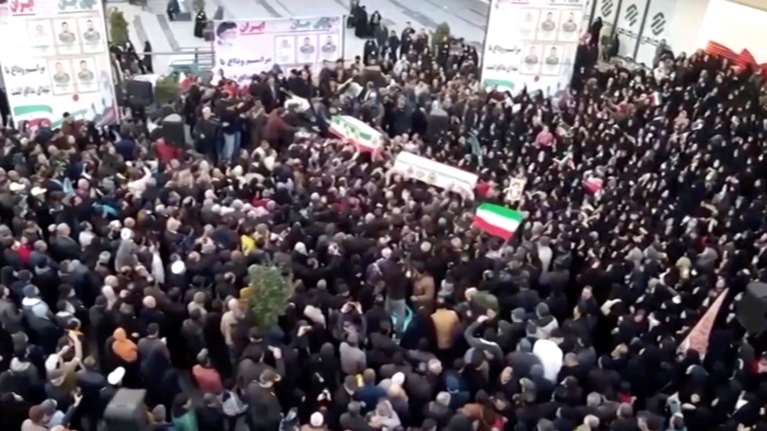 Ιράν: Χιλιάδες υποστηρικτές της κυβέρνησης στους δρόμους - Φόβοι για τεράστιο αριθμό νεκρών στις κινητοποιήσεις