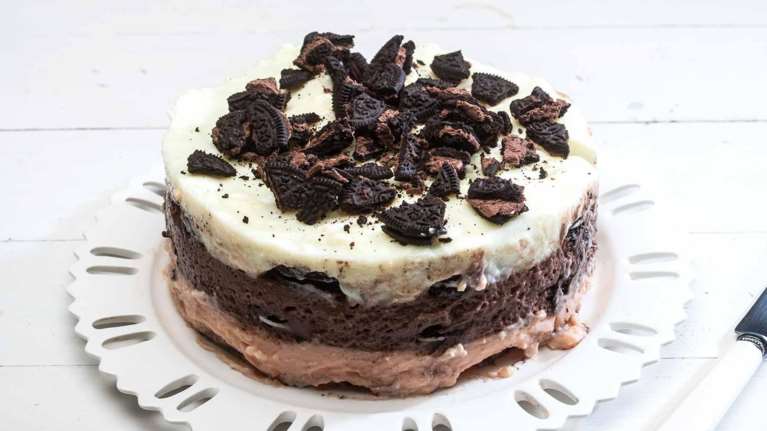 Γλυκό ψυγείου με 3 στρώσεις και γεμιστά μπισκότα - Μαγική καλοκαιρινή συνταγή