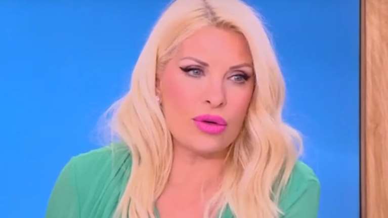 Η Ελένη Μενεγάκη &quot;ασπίδα&quot; για την Άντζελα Δημητρίου: &quot;Ας δείξουμε λίγο διακριτικότητα σε ό,τι αφορά τη ζωή της&quot;