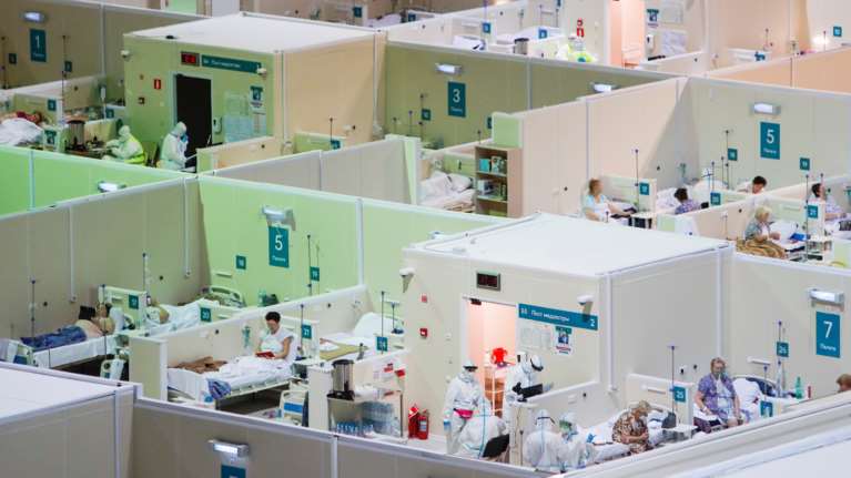 Κορονοϊός: Πιο μεταδοτικός έως τις πρώτες πέντε μέρες μετά τα αρχικά συμπτώματα