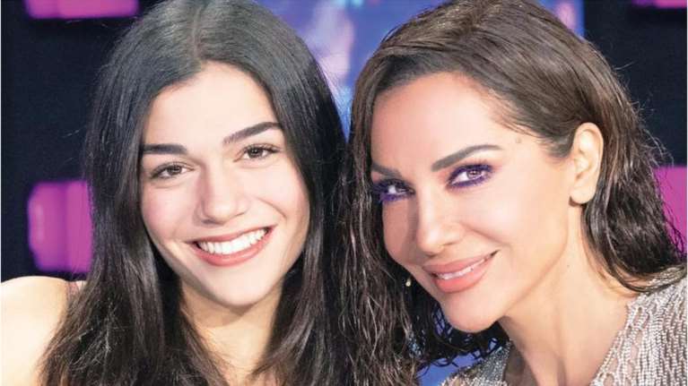 Μελίνα Νικολαΐδη: Στην Ελλάδα με λονδρέζικο look - To corset lingerie που συνδύασε με φόρμα