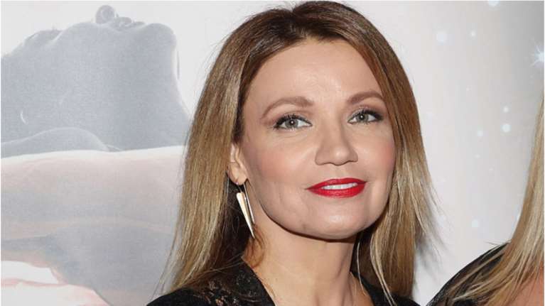 Αριστοκρατική με μαύρη δαντέλα: Η Παναγιώτα Βλαντή έδωσε έμπνευση για γιορτινές εμφανίσεις