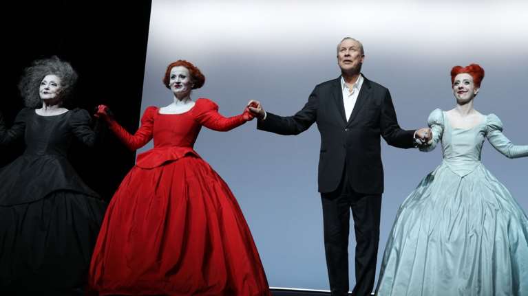 Δημοτικό Θέατρο Πειραιά: Με μεγάλη επιτυχία στέφθηκε η πρεμιέρα του Robert Wilson - Ποιοι έδωσαν το &quot;παρών&quot; [εικόνες]