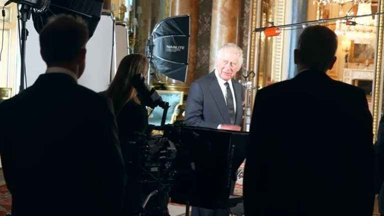 Βασιλιάς Κάρολος: Ιστορικό βίντεο-ντοκουμέντο από τα παρασκήνια πριν από το διάγγελμά του