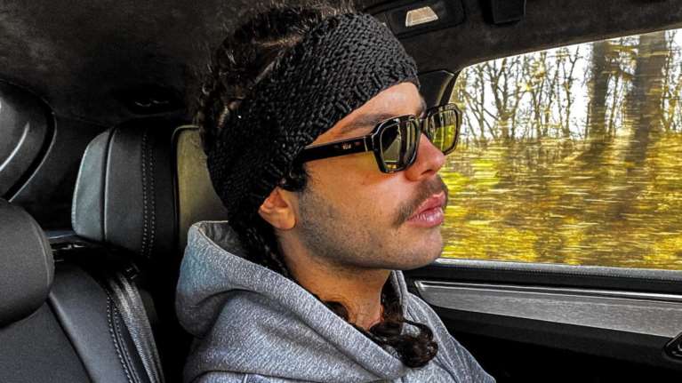 Ο Άγγελος Λάτσιος φωτογραφίζει τη μικρή του αδερφή, Μαρίνα Παντζοπούλου [εικόνα]