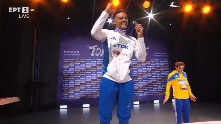 Εμμανουήλ Καραλής: Η στιγμή του ασημένιου μεταλλίου στον Έλληνα πρωταθλήτή και η ατάκα αλά Ροντινέι [βίντεο]