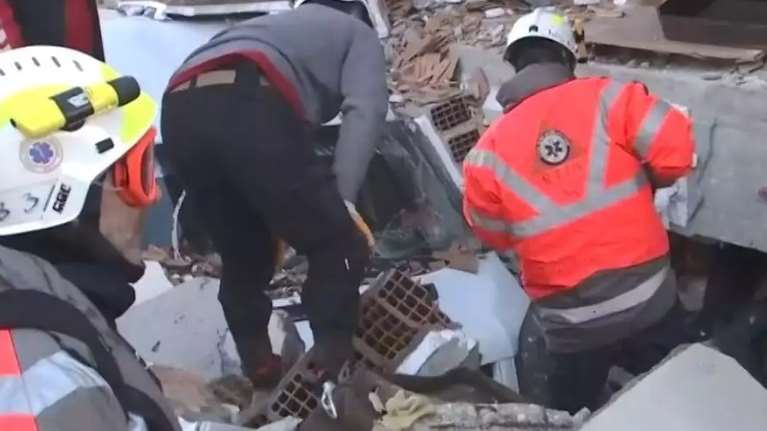 Σεισμός στην Τουρκία: Διέσωσε και έναν 15χρονο η ΕΜΑΚ - 4 διασωθέντες και 3 οι νεκροί - Και δεύτερο κλιμάκιο στέλνει η Ελλάδα