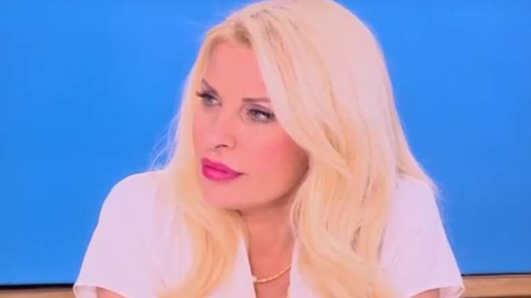 Ξέσπασε η Ελένη Μενεγάκη: &quot;Δεν ξέρω αν θα το βγάλω εύκολα από το μυαλό μου, συγγνώμη!&quot;