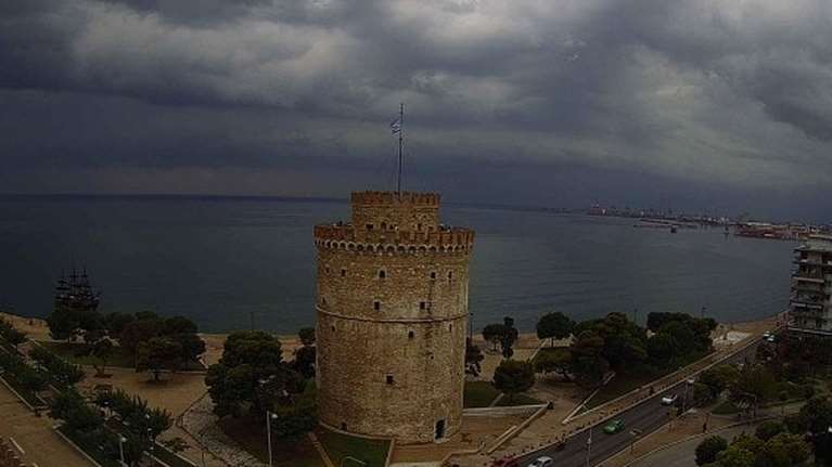 Κακοκαιρία: Μαύρισε ο ουρανός στη Θεσσαλονίκη - Κίνδυνος για στάσιμη &quot;πολυκυτταρική&quot; καταιγίδα [Δείτε Live]