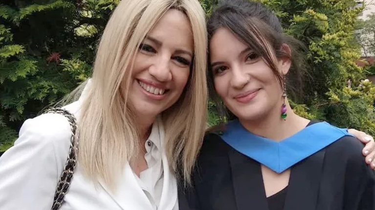 Αιμιλία Ντέκα - Γεννηματά: Η 24χρονη κόρη της Φώφης Γεννηματά, η ομοιότητά τους και οι ελάχιστες κοινές φωτογραφίες