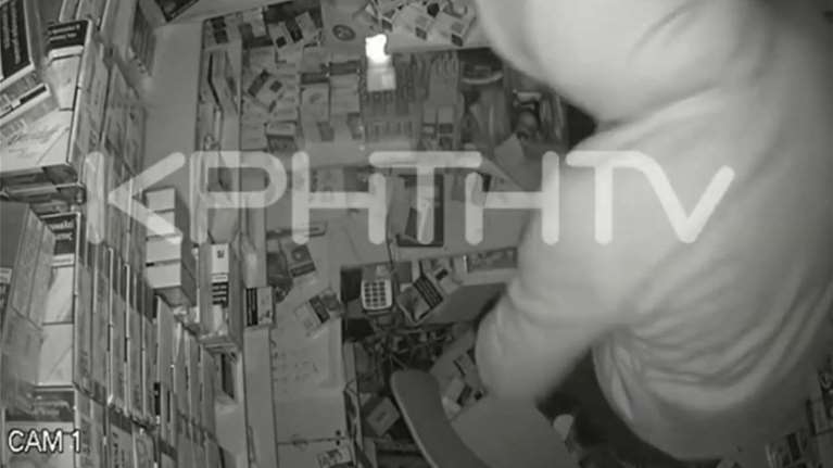 Εκλεβαν περίπτερο επί επί τέσσερις ώρες στη Χερσόνησο: Καρέ - καρέ οι θρασύτατοι ληστές [βίντεο]