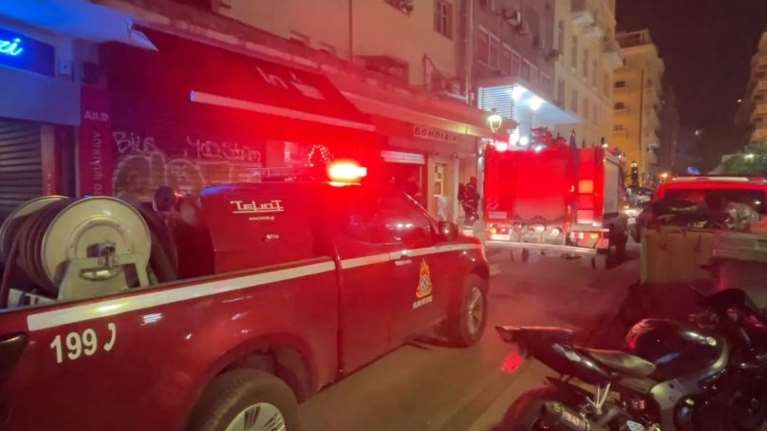 Θεσσαλονίκη: Φωτιά σε κατάστημα εστίασης στην αγορά Μοδιάνο [βίντεο]