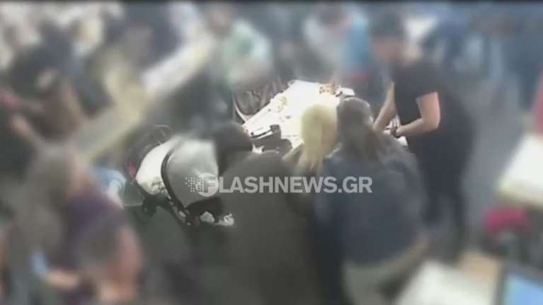 Εσωσε γυναίκα που πνιγόταν από το φαγητό - Η λαβή που της έκανε ο αθλητής στα Χανιά [βίντεο]